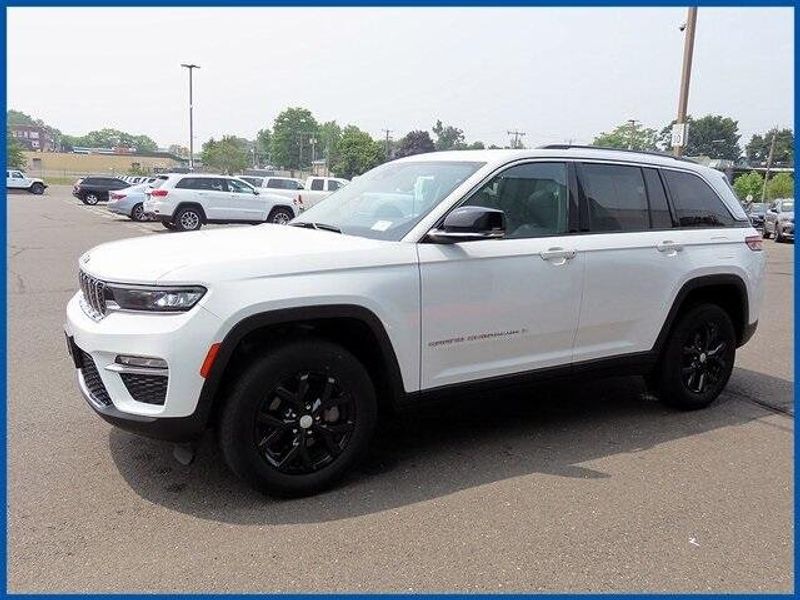Used 2022 Jeep Grand Cherokee LimitedImage 1