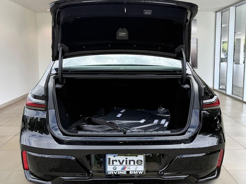 2025 BMW i7 eDrive50Image 14