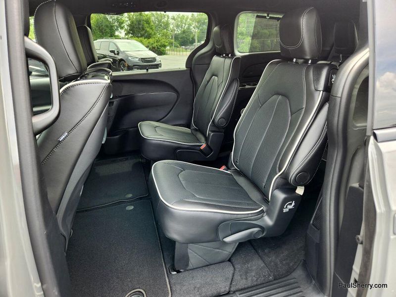 New 2025 Chrysler Pacifica LimitedImage 52