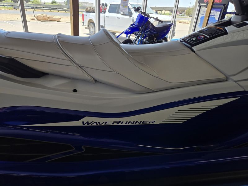 2025 Yamaha GP SVHO WAUDIO WHITE AND RACING BLUE Image 12