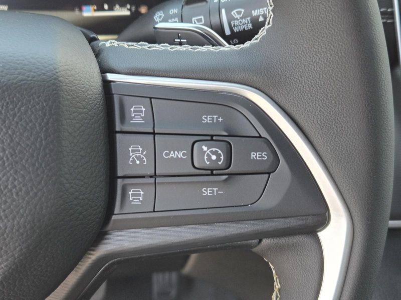 New 2026 Jeep Grand Cherokee L Laredo 4x2