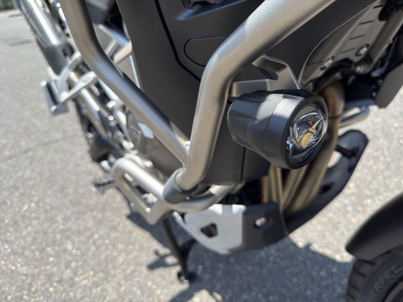 2025 Triumph Tiger 1200 Rally Explorer - MATTE SANDSTORM 
