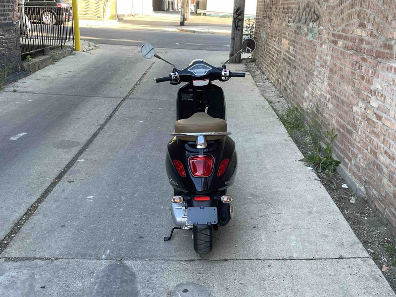 2023 Vespa Primavera 150Image 8