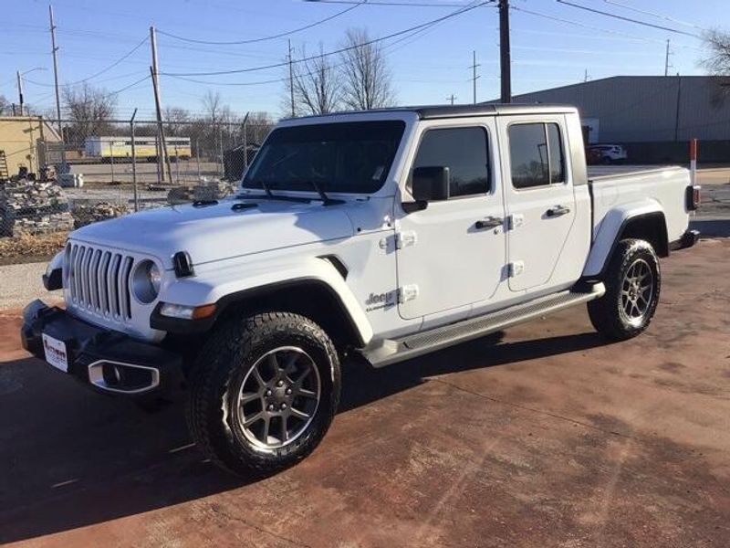 2022 Jeep Gladiator OverlandImage 2