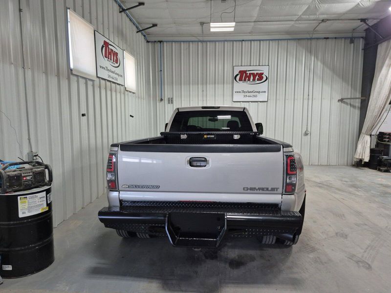 2005 Chevrolet Silverado 3500 DRW LTImage 14