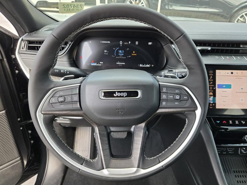 New 2026 Jeep Grand Cherokee Laredo Altitude 4x2