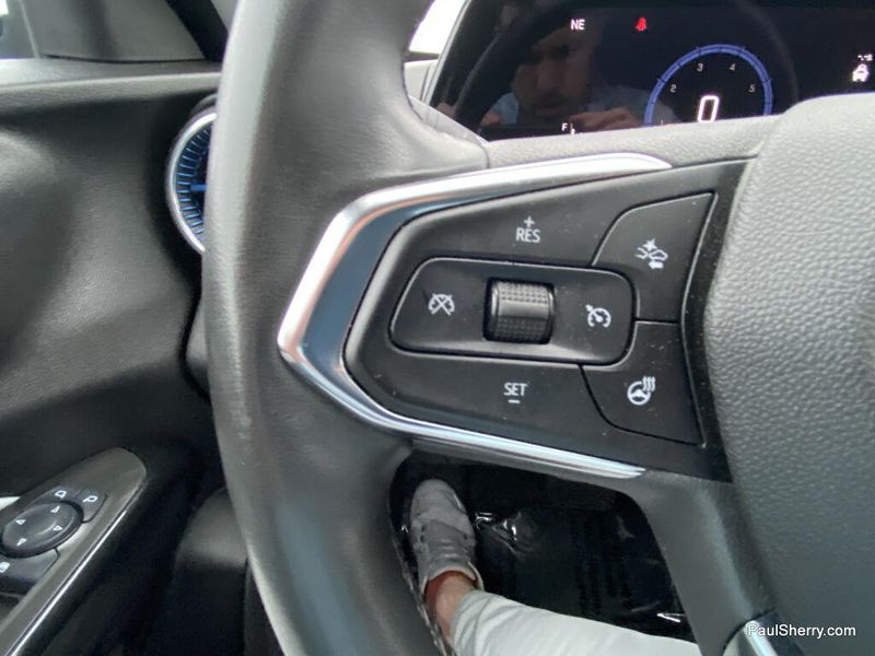 Used 2025 Chevrolet Trax LT