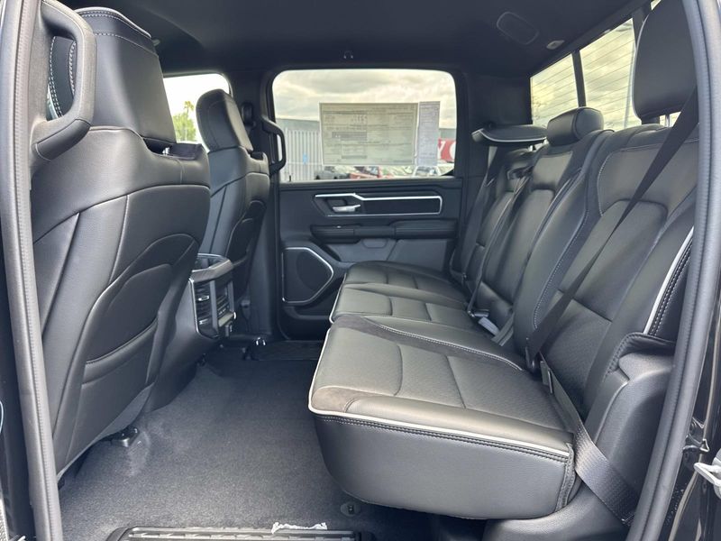 New 2026 RAM 1500 Laramie Crew Cab 4x2 5'7' Box