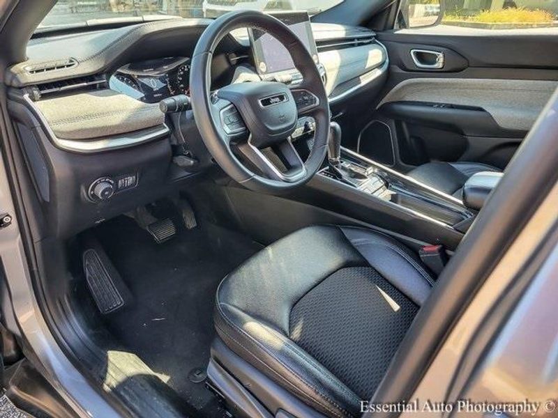2024 Jeep Compass Latitude photo 8