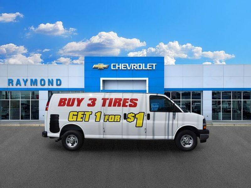 New 2025 Chevrolet Express 2500 Work VanImage 2