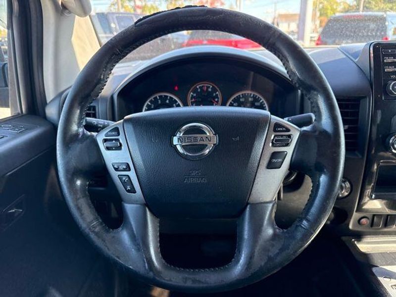 2014 Nissan Titan SV