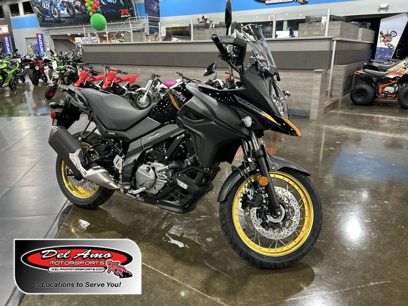 2025 Suzuki V-STROM 650XT ADVENTURE  in a BLACK exterior color. Del Amo Motorsports of Redondo Beach (424) 390-7811 delamomotorsports.com 