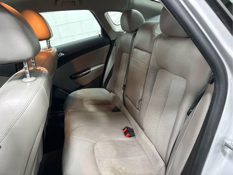 2013 Buick Verano photo 35