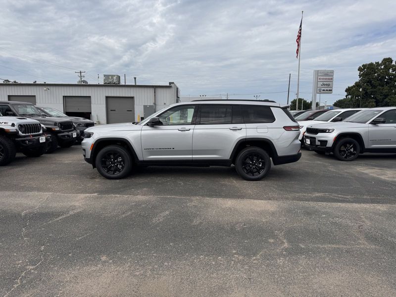 2024 Jeep Grand Cherokee L Altitude 4x4Image 5