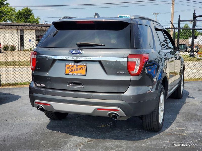 Used 2017 Ford Explorer XLTImage 10