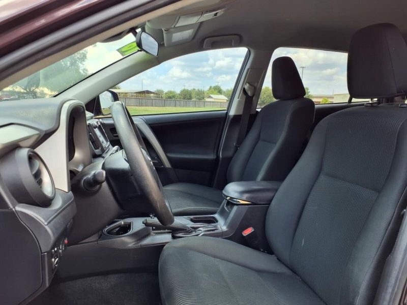 2018 Toyota RAV4 LE photo 19