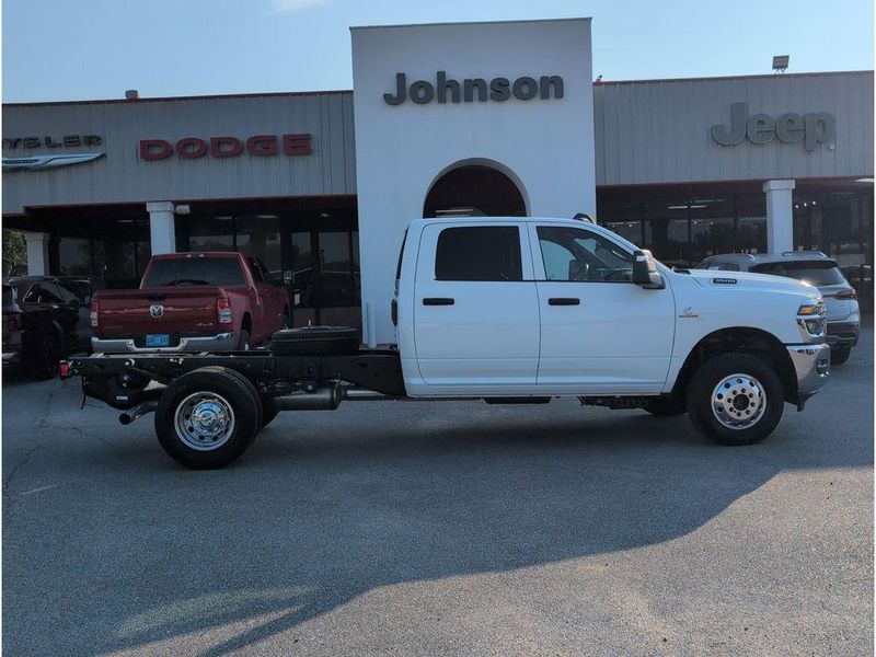 New 2026 RAM 3500 Tradesman Crew Cab Chassis 4x2 60