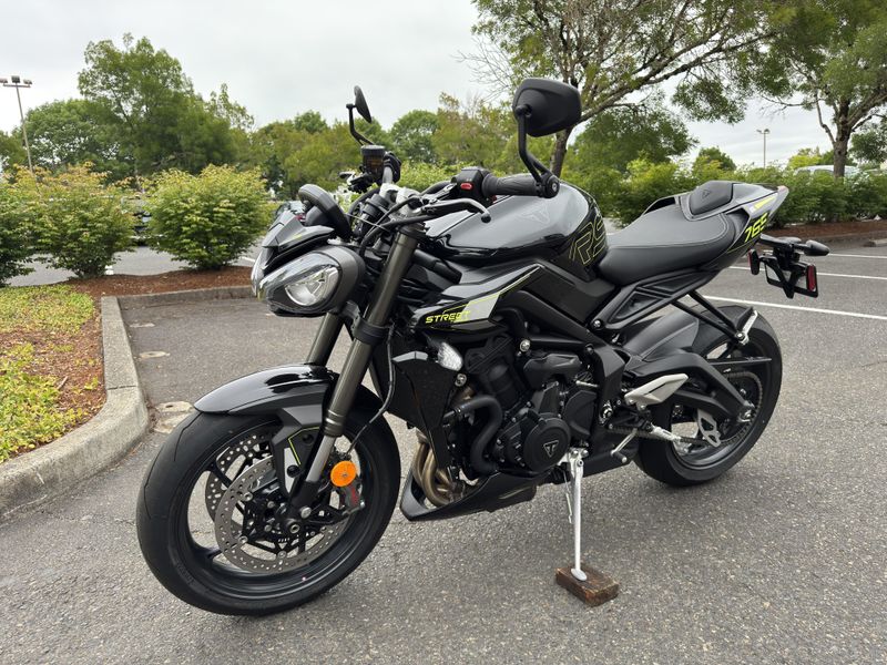 2025 Triumph Street Triple 765 RS - PHANTOM BLACK 