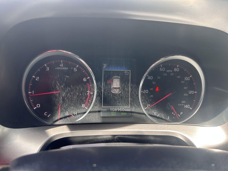 2016 Toyota RAV4 SEImage 18