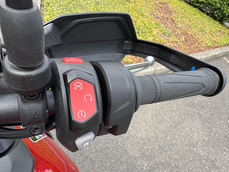 2025 Triumph Tiger 900 GT Pro - CARNIVAL RED - SAPPHIRE BLACK 