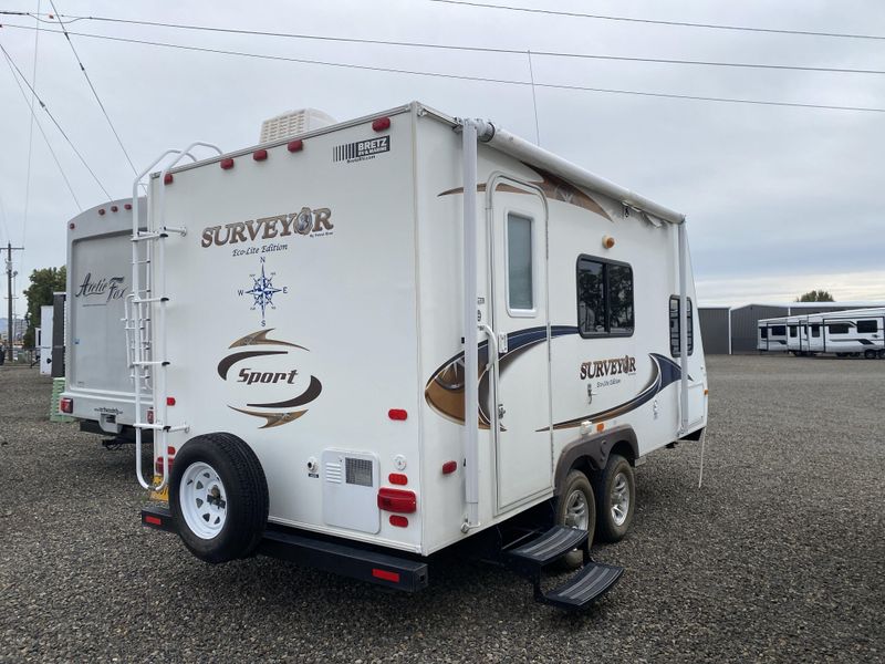 Used 2010 FOREST RIVER SURVEYOR SPORT 186 Image 2
