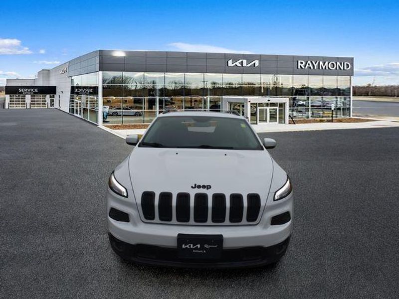 Used 2018 Jeep Cherokee LimitedImage 8