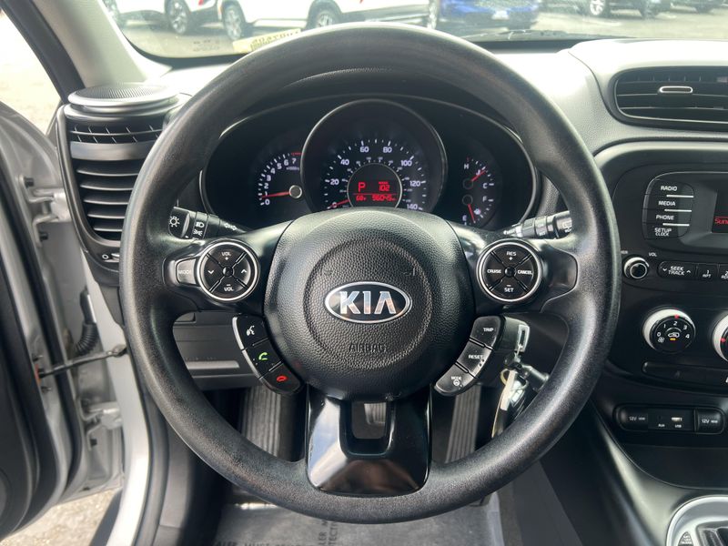 2016 Kia Soul BaseImage 9