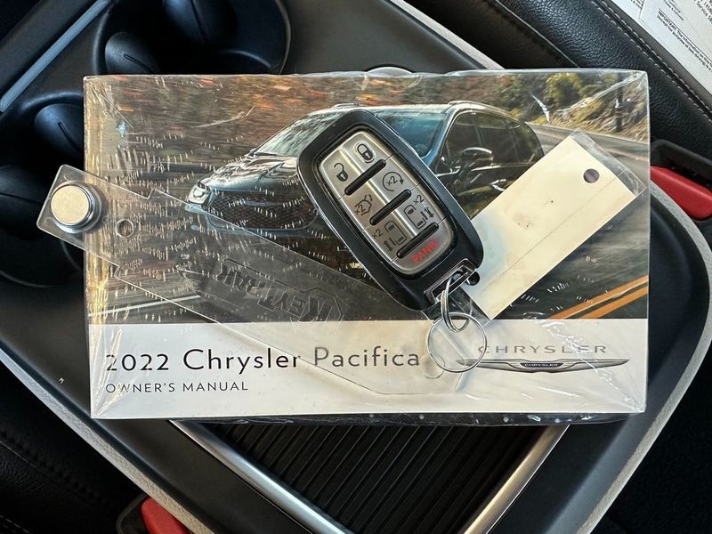 2022 Chrysler Pacifica Touring LImage 7