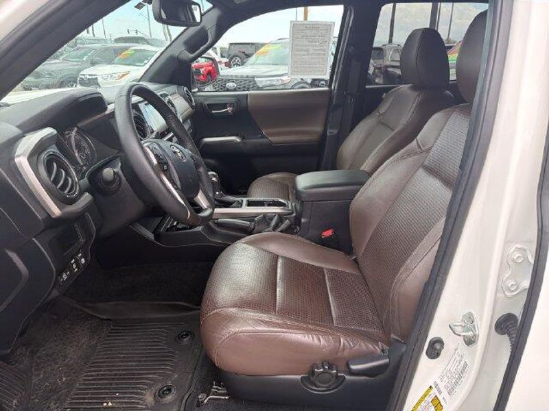 Used 2017 Toyota Tacoma LimitedImage 9