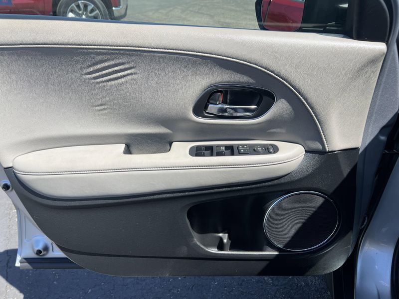 2017 Honda HR-V EX-L NaviImage 5