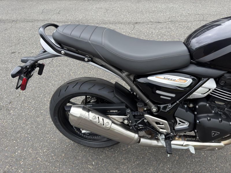 2025 Triumph SCRAMBLER 400 X - PHANTOM BLACK - SILVER ICE 
