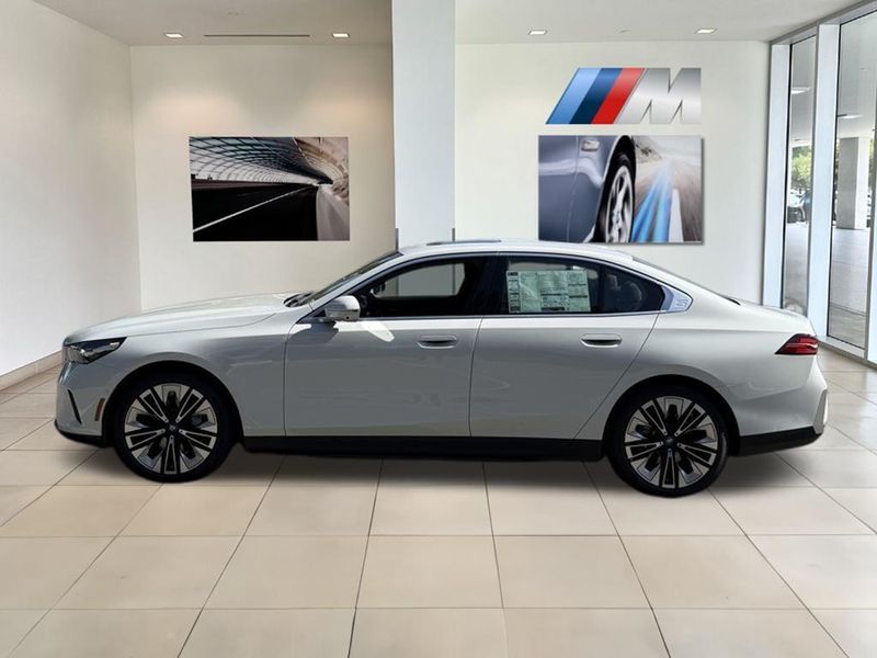 2025 BMW i5 eDrive40Image 9