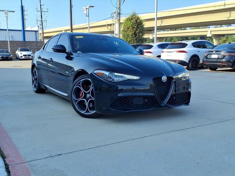 Used 2022 Alfa Romeo Giulia VeloceImage 1