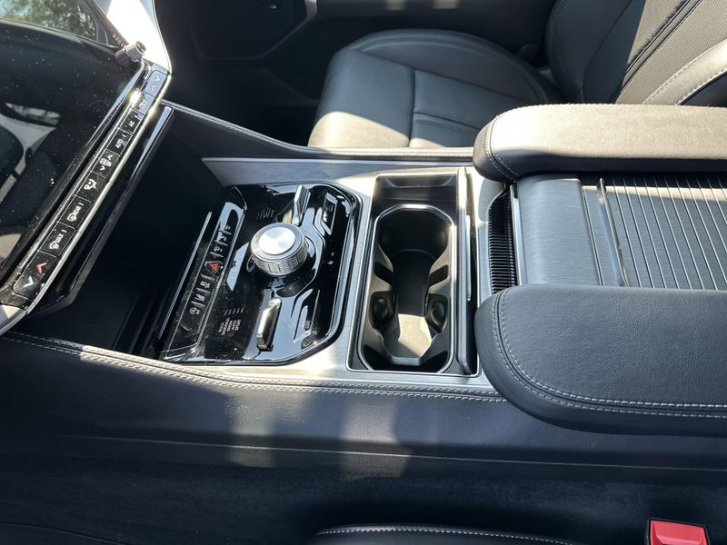 2025 Jeep Wagoneer Overland 4x4Image 33