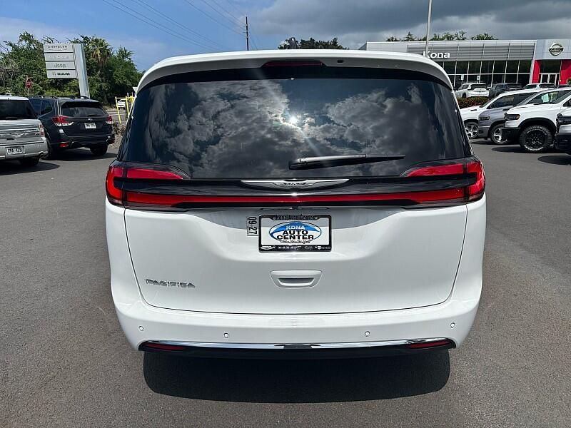 2025 Chrysler Pacifica photo 4