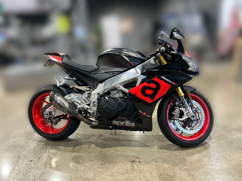 Used 2018 Aprilia RSV4 RF Image 12