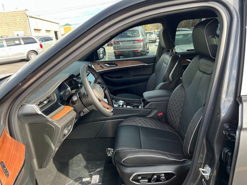 2023 Jeep Grand Cherokee L Summit Reserve 4x4Image 11