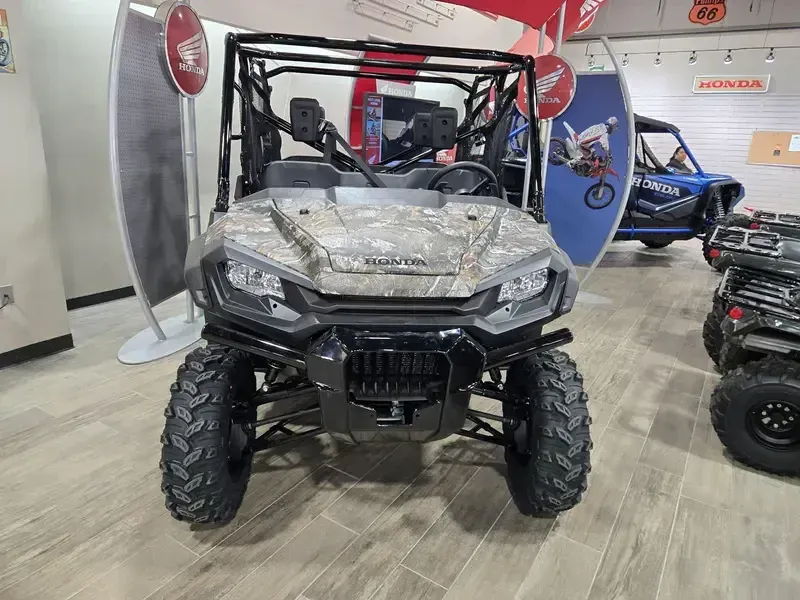 2025 Honda PIONEER 10006 CREW DELUXE Image 6