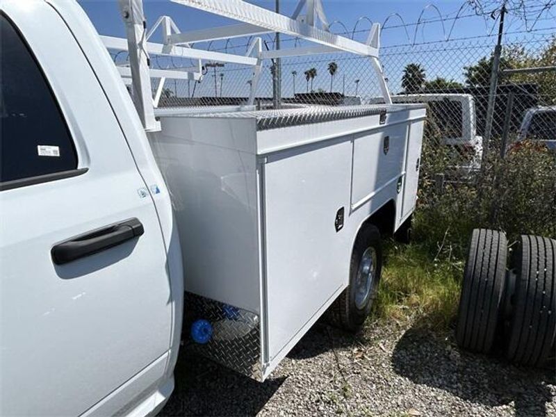 2024 RAM 3500 Tradesman Crew Cab Chassis 4x2 60