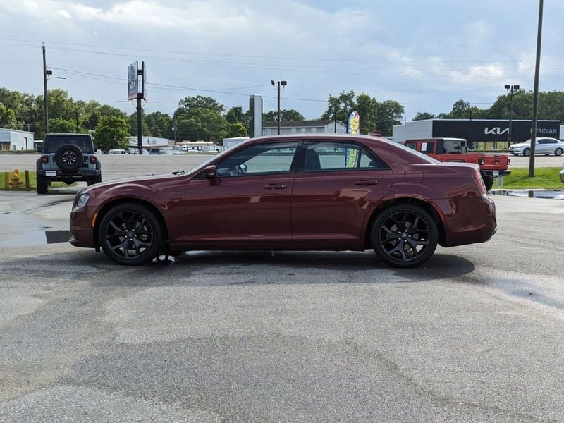 2022 Chrysler 300 300SImage 6