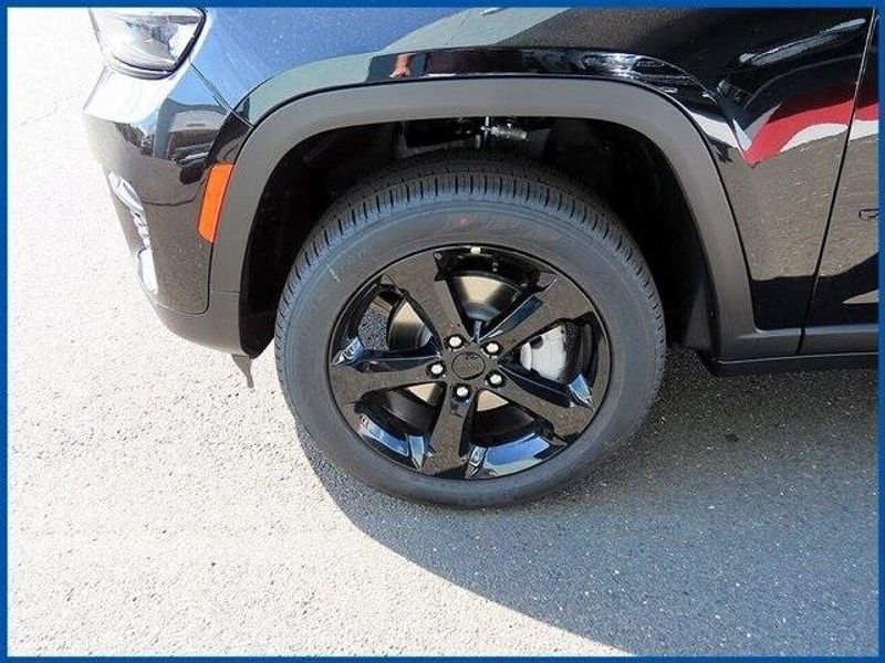 2025 Jeep Grand Cherokee Limited photo 4