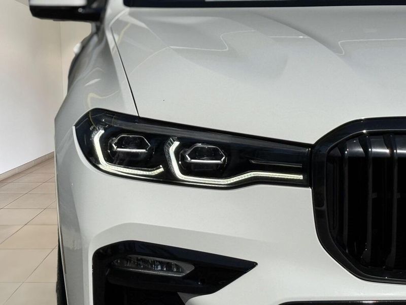2022 BMW X7 xDrive40iImage 12