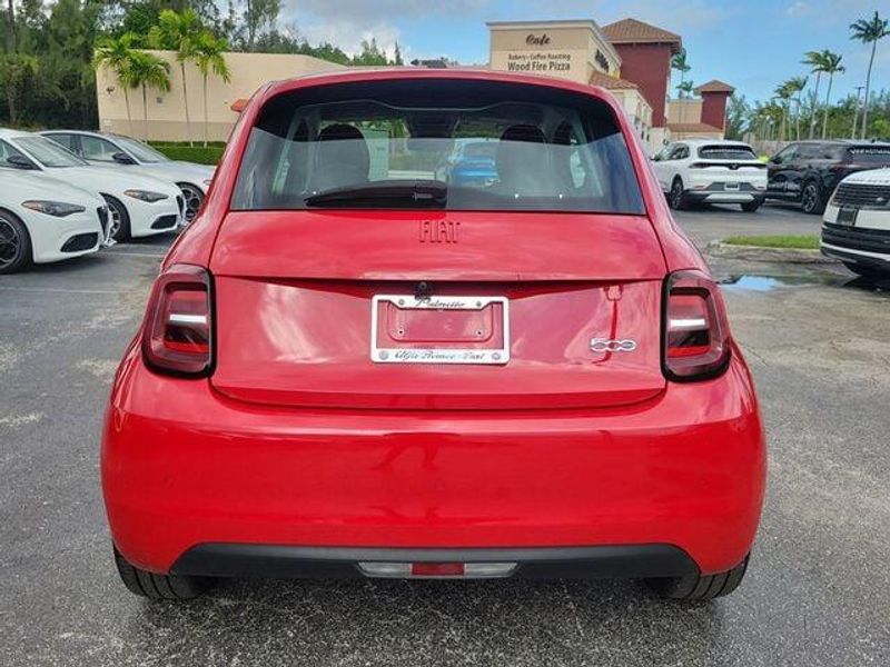 2024 Fiat 500e photo 4