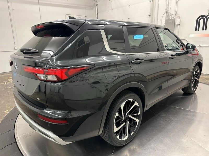 2024 Mitsubishi Outlander SEImage 10