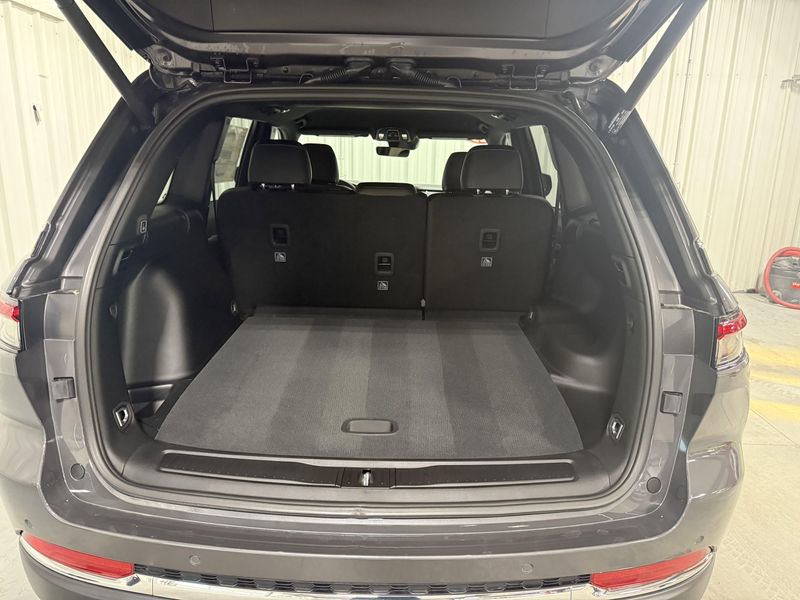 New 2025 Jeep Grand Cherokee Limited 4x4Image 7