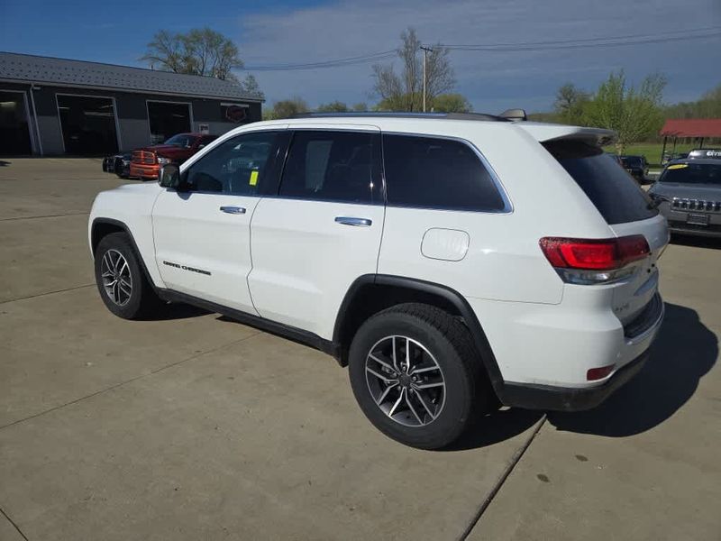 2021 Jeep Grand Cherokee Limited in a Bright White Clear Coat exterior color and Blackinterior. Dave Warren Chrysler Dodge Jeep Ram (716) 708-1207 davewarrenchryslerdodgejeepram.com 