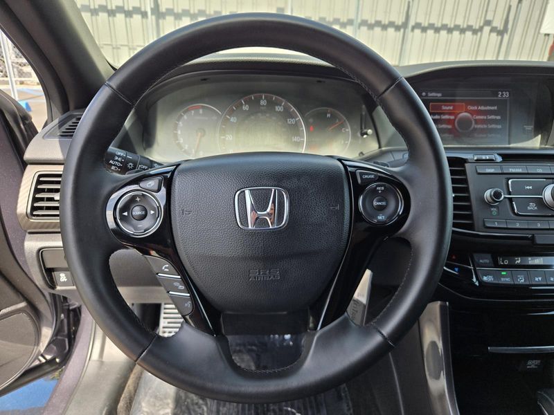 2017 Honda HR-V LX photo 12