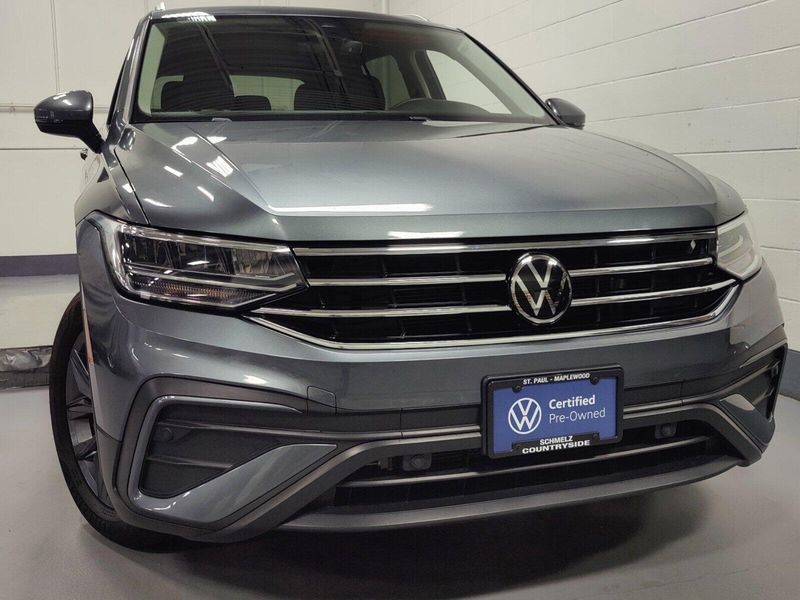 2023 Volkswagen Tiguan SEImage 2