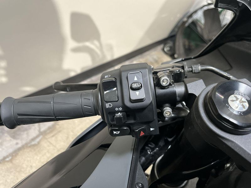 2025 Kawasaki Ninja ZX-6R Image 13