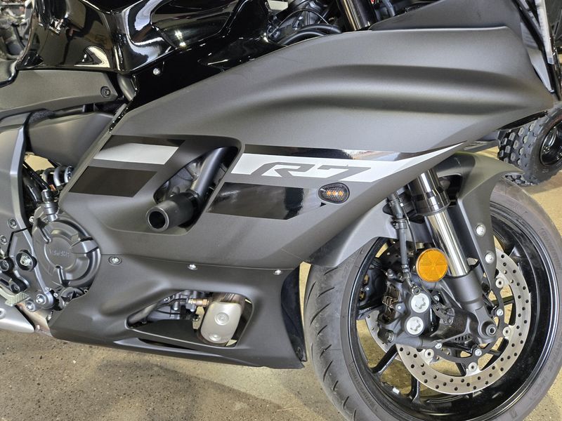 Used 2024 Yamaha YZFR7 Image 6